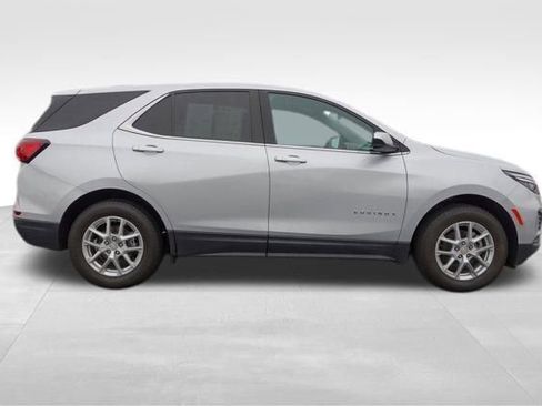 Used 2022 Toyota Highlander XLE image 2