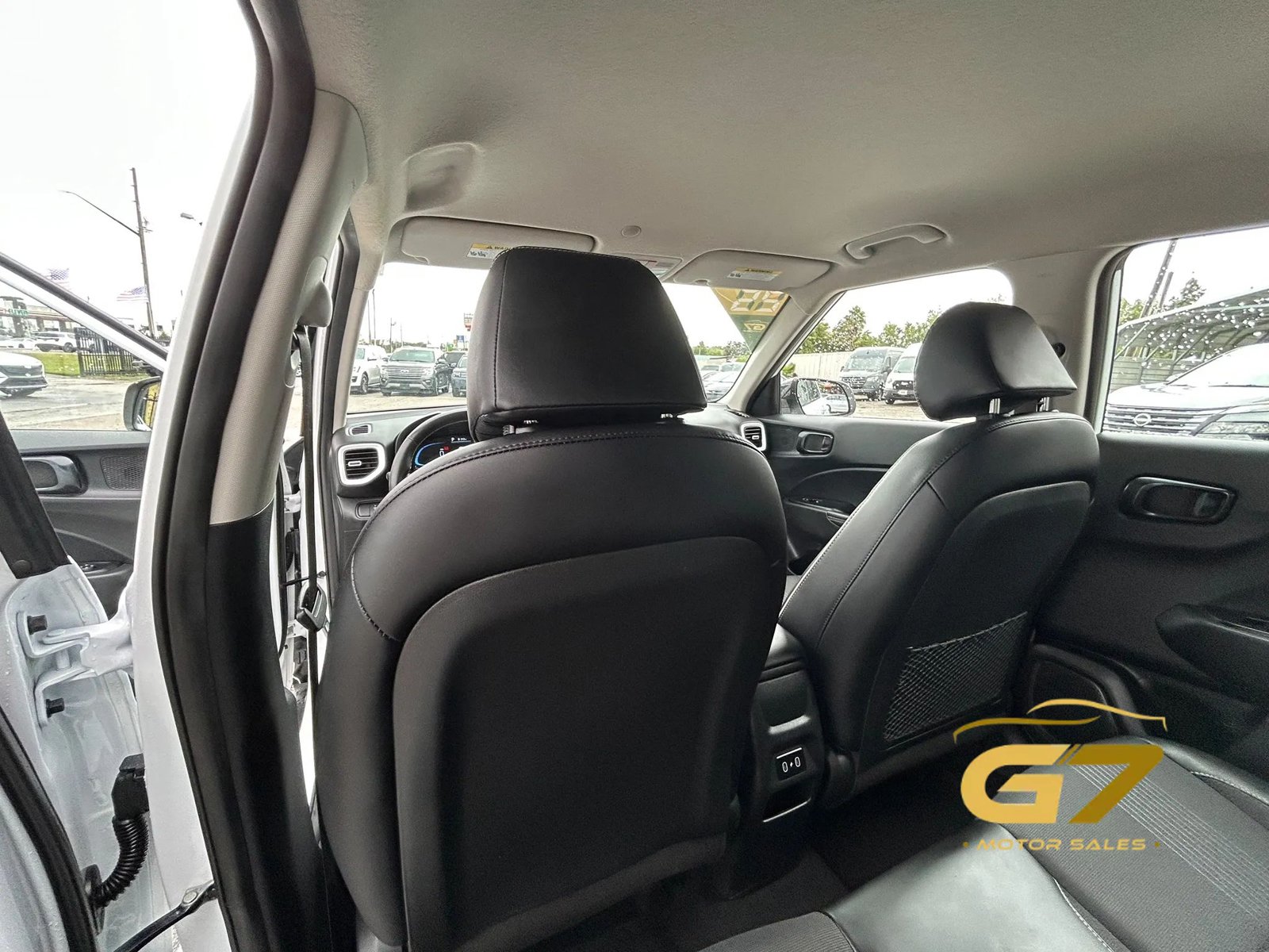 Used 2025 Hyundai Venue Limited FWD image 24