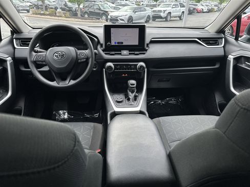 Used 2025 Toyota RAV4 XLE AWD/4WD image 22