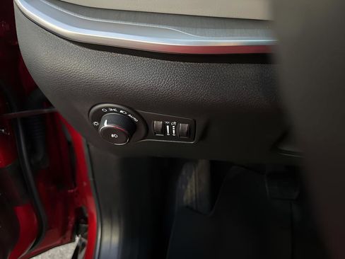 Used 2025 Jeep Compass Limited w/ Elite Group image 28