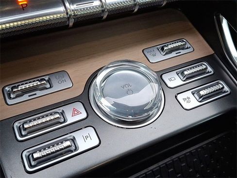 Used 2024 Lincoln Nautilus Reserve w/ Equipment Group 202A image 16