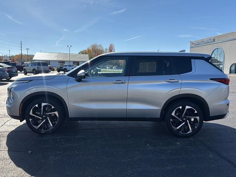 Used 2024 Mitsubishi Outlander SE Black Edition image 13