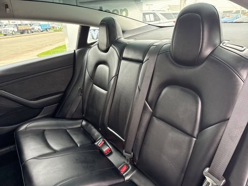 Used 2023 Tesla Model 3 Standard Range image 17