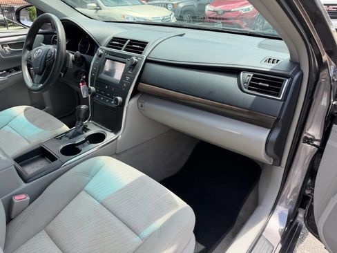 Used 2016 Toyota Camry LE FWD image 12