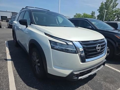 Certified 2023 Nissan Pathfinder SL w/ SL Premium Package AWD/4WD image 2