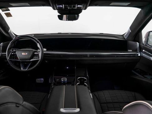 Used 2025 Cadillac Escalade V image 17