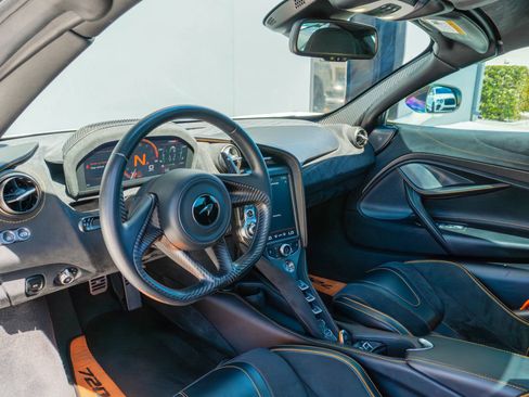 Used 2021 McLaren 720S Spider image 19