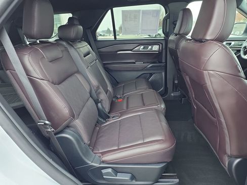Used 2025 Ford Explorer Platinum image 39