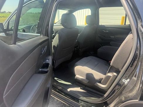 Used 2023 Chevrolet Traverse LT AWD/4WD image 9