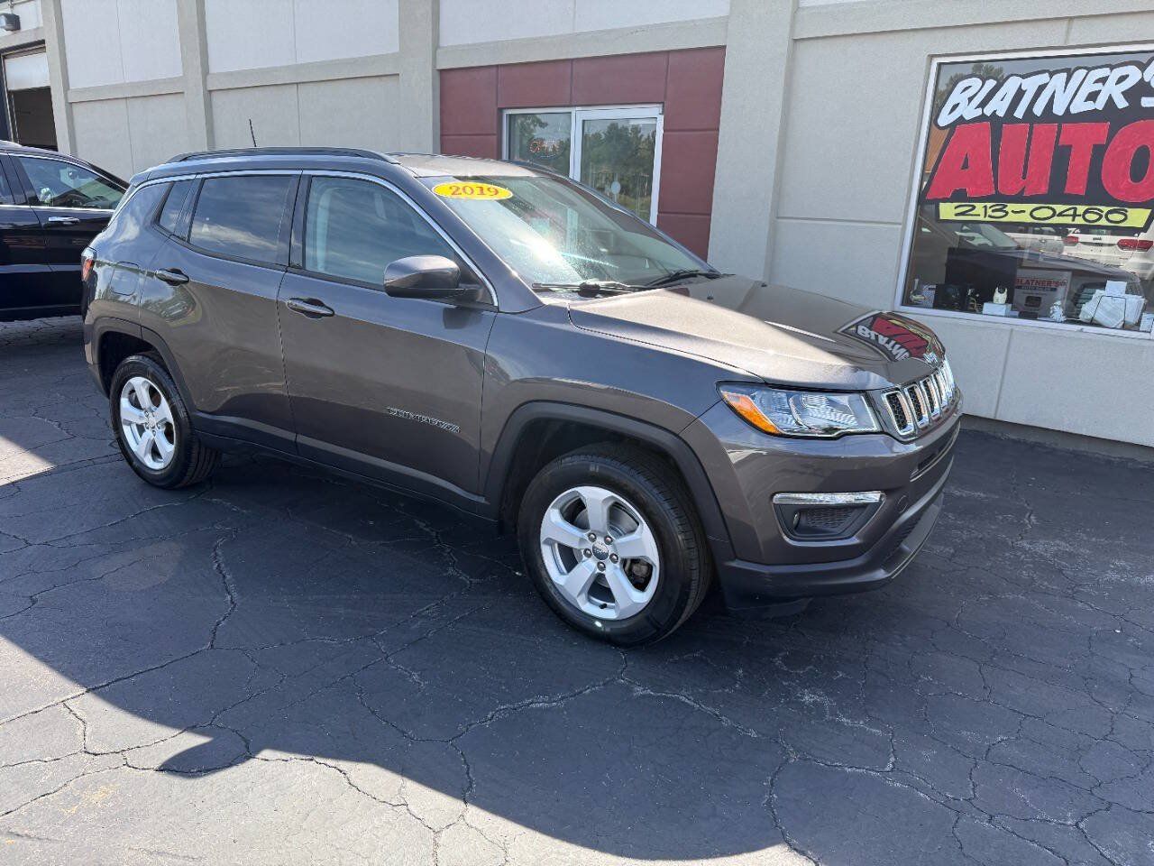 Used 2019 Jeep Compass Latitude w/ Cold Weather Group AWD/4WD image 1