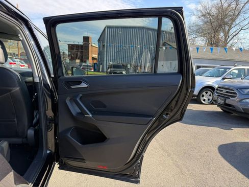 Used 2018 Volkswagen Tiguan SE AWD/4WD image 46