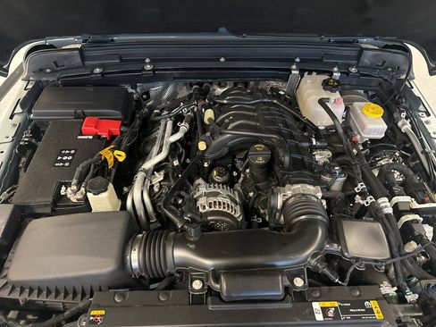 Used 2024 Jeep Wrangler Unlimited Rubicon w/ Convenience Group image 17