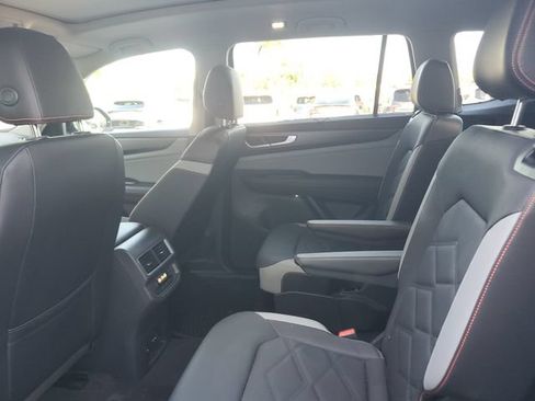Used 2024 Volkswagen Atlas Peak Edition SE AWD/4WD image 10