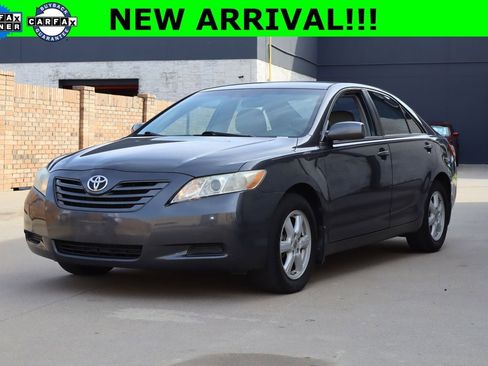 Used 2009 Toyota Camry LE FWD image 1