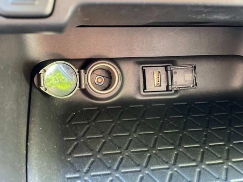 Used 2021 Toyota RAV4 XLE AWD/4WD image 26