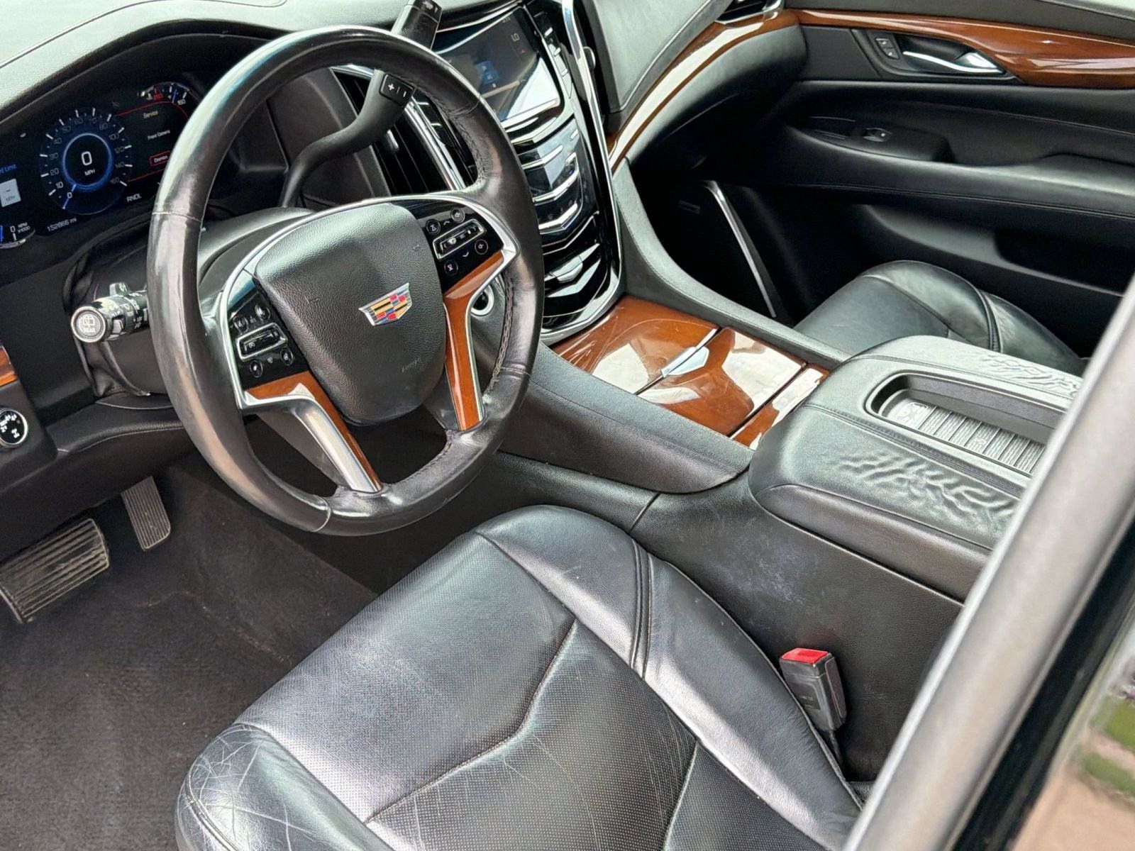 Used 2018 Cadillac Escalade ESV Luxury AWD/4WD image 4