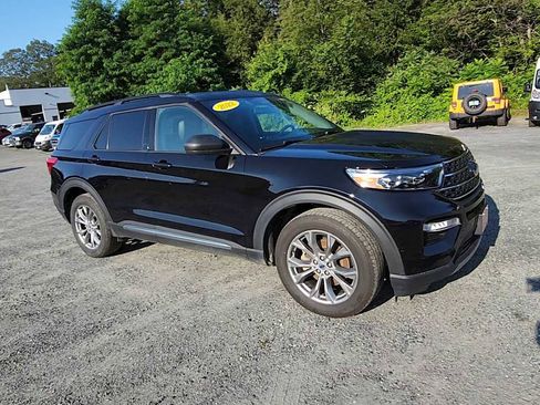 Used 2022 Ford Explorer XLT w/ Equipment Group 202A image 2