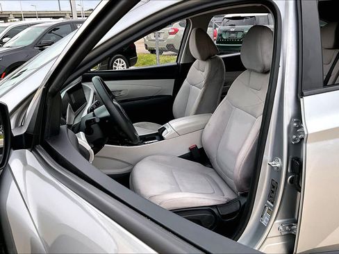 Used 2025 Hyundai Tucson SE FWD image 8