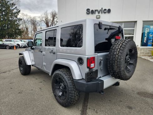 Used 2014 Jeep Wrangler Unlimited Sahara w/ Max Tow Package image 10