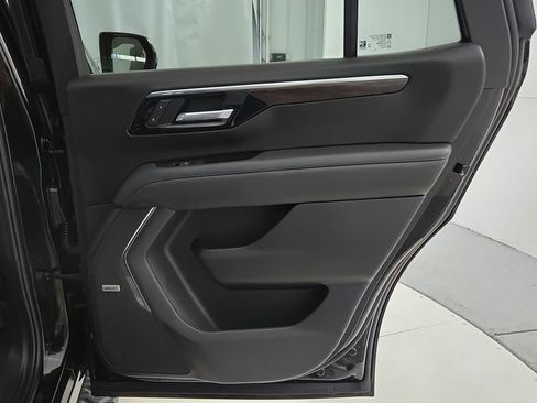 Used 2025 Chevrolet Tahoe Z71 w/ Comfort Package AWD/4WD image 18