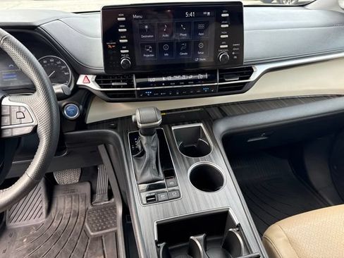 Used 2024 Toyota Sienna Limited AWD/4WD image 20