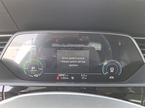 Used 2019 Audi e-tron Prestige w/ Prestige Package image 9