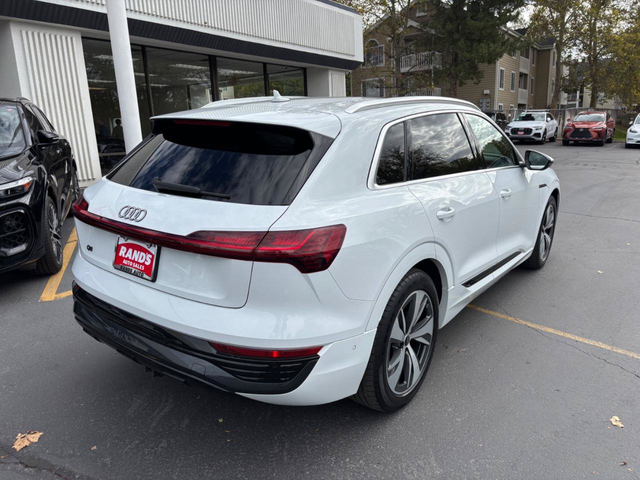 Used 2024 Audi Q8 e-tron Premium Plus AWD/4WD image 12