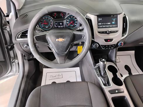 Used 2017 Chevrolet Cruze LS FWD image 21