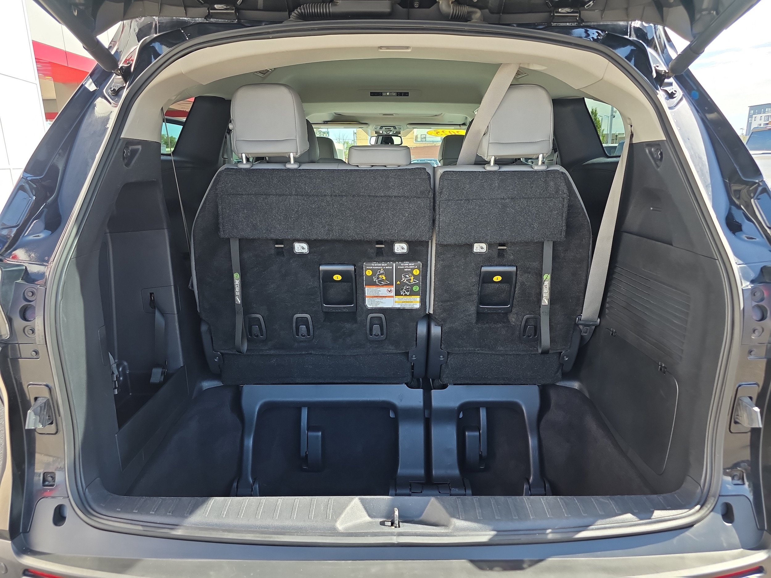 Used 2025 Toyota Sienna XLE FWD image 16