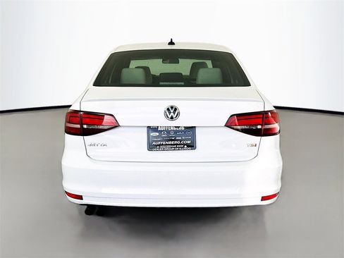Used 2016 Volkswagen Jetta Sport image 6