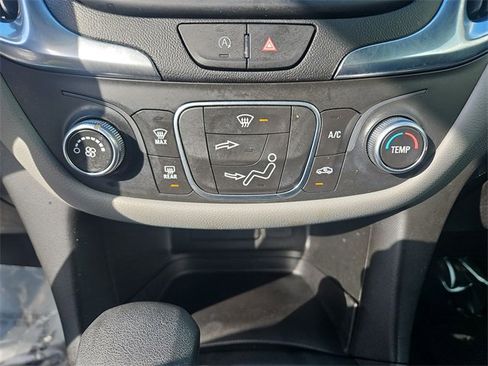 Used 2022 Chevrolet Equinox LS w/ LS Convenience Package image 18