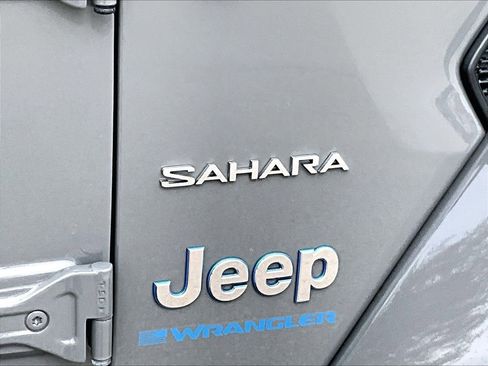 Used 2023 Jeep Wrangler Unlimited Sahara w/ Cold Weather Group AWD/4WD image 24