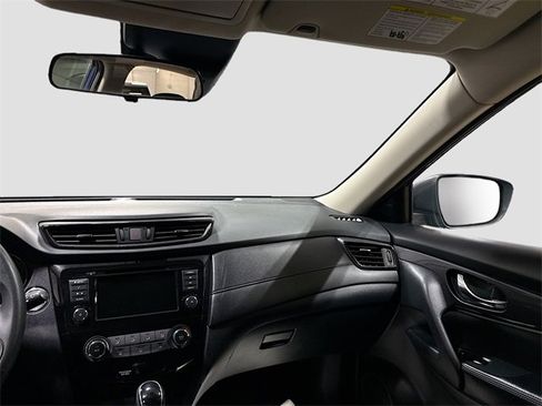 Used 2020 Nissan Rogue SV image 24