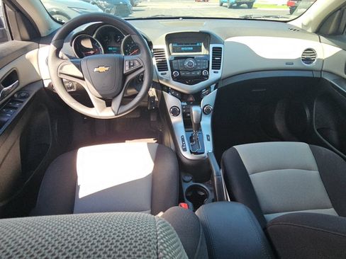 Used 2014 Chevrolet Cruze LS FWD image 9