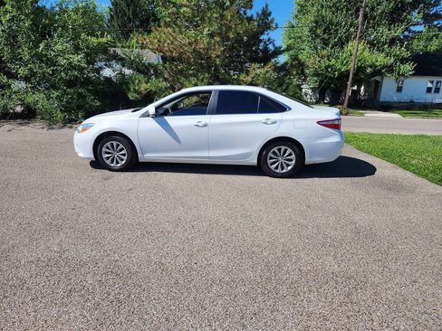 Used 2015 Toyota Camry LE FWD image 5