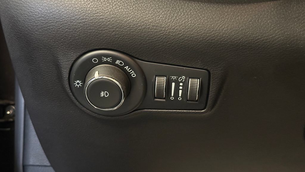 Used 2022 Jeep Compass Limited w/ Sun and Sound Group AWD/4WD image 18