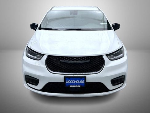 New 2026 Chrysler Pacifica Select AWD/4WD image 2