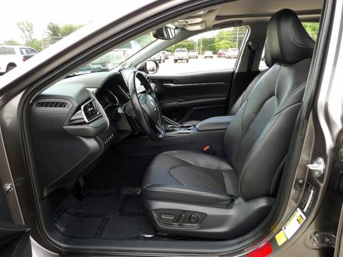 Used 2024 Toyota Camry XSE w/ Navigation Package image 12