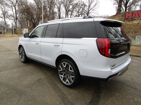 Used 2025 Ford Expedition Platinum w/ Platinum Ultimate Package image 2
