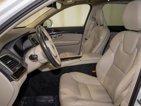 Used 2019 Volvo XC90 T6 Momentum w/ Protection Package Premier image 12