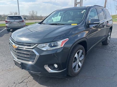 Used 2021 Chevrolet Traverse LT w/ LT Premium Package image 9