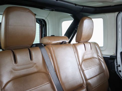 Used 2022 Jeep Wrangler Unlimited Sahara w/ Cold Weather Group AWD/4WD image 29
