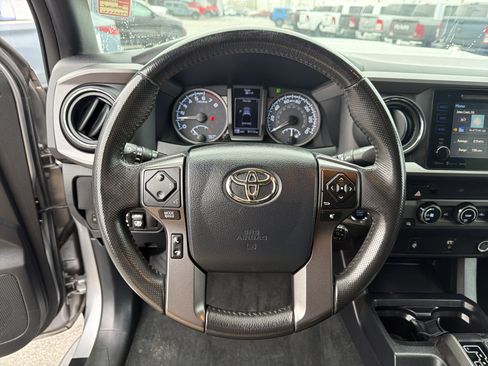 Used 2017 Toyota Tacoma TRD Sport image 24
