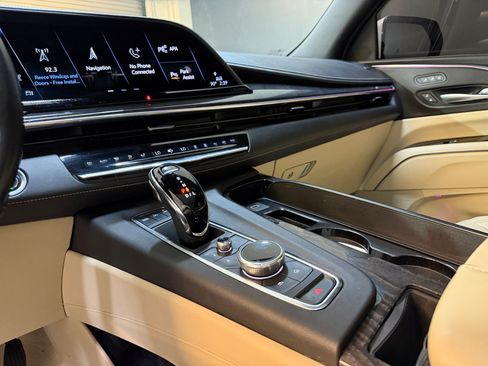 Used 2023 Cadillac Escalade Premium Luxury AWD/4WD image 16