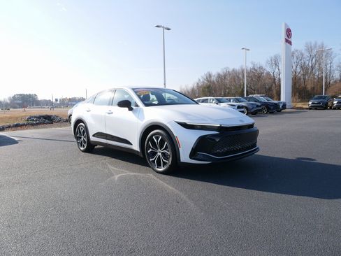 Used 2026 Toyota Crown XLE image 2