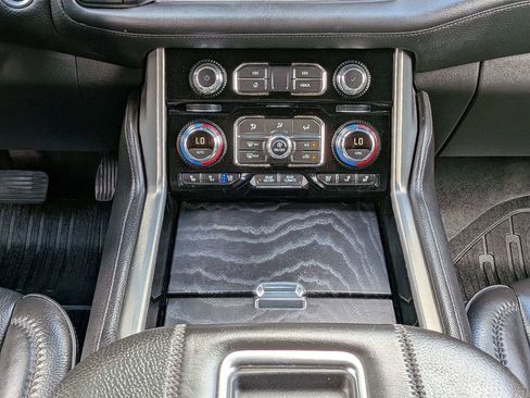 Used 2022 GMC Yukon Denali w/ Advanced Technology Package AWD/4WD image 22