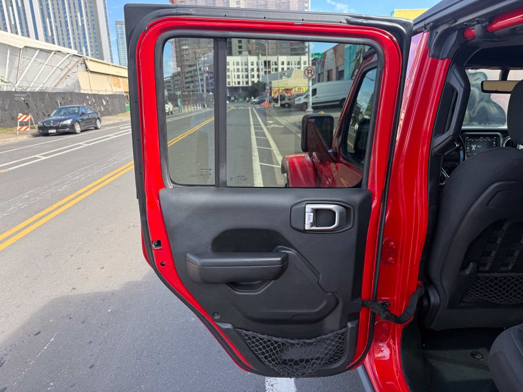 Used 2022 Jeep Wrangler Unlimited Rubicon 4xe AWD/4WD image 9
