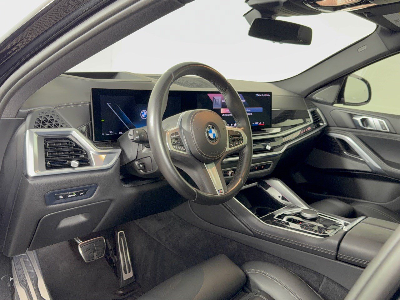 Certified 2024 BMW X6 xDrive40i w/ Premium Package AWD/4WD image 4