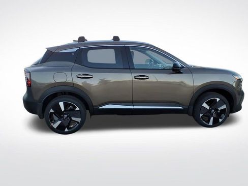 New 2026 Nissan Kicks SR image 8