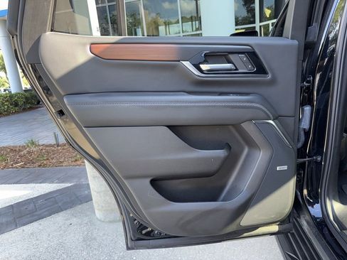 Used 2025 GMC Yukon Denali AWD/4WD image 27